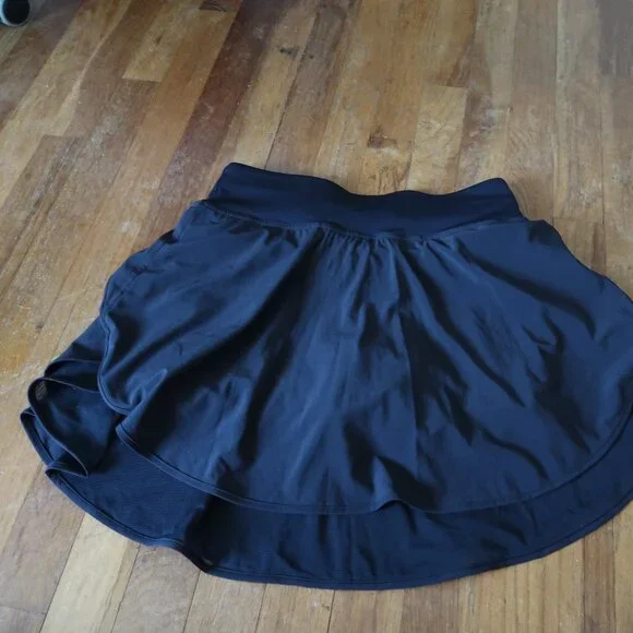 Lululemon Flutter Hem High-Rise Tennis Skirt size 6 in Black - Picture 1 of 7